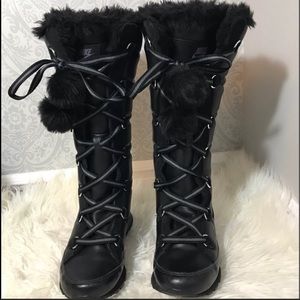 Nike women’s Apres Skyhigh lined winter boots.